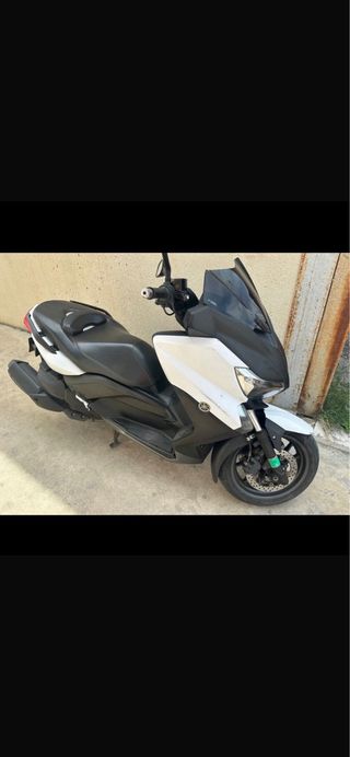 Yamaha XMAX 400 Maxi Scooter Automática