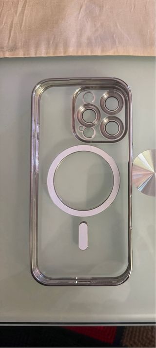 Custodia iPhone 16 Pro Trasparente con MagSafe