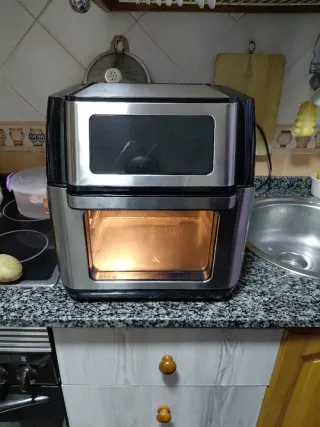 Freidora de aire sin accesorio dentro funciona