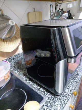 Freidora de aire sin accesorio dentro funciona