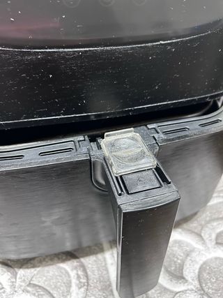 Freidora Cosori (tirador roto)