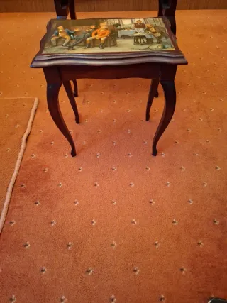 Set de mesas nido de madera con ilustraciones