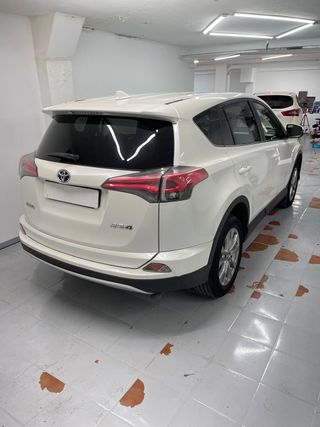 Toyota Rav4 2.0D 150D 2WD Business