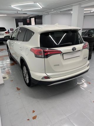 Toyota Rav4 2.0D 150D 2WD Business
