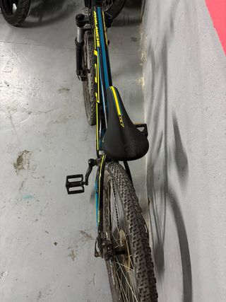 Bicicleta GT Avalanche Negra y Amarilla