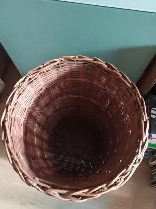 Cesto de mimbre alto