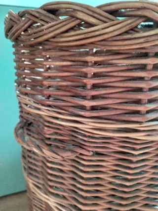 Cesto de mimbre alto