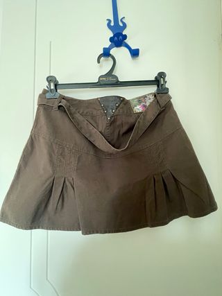 Minifalda marrón con cinturón
