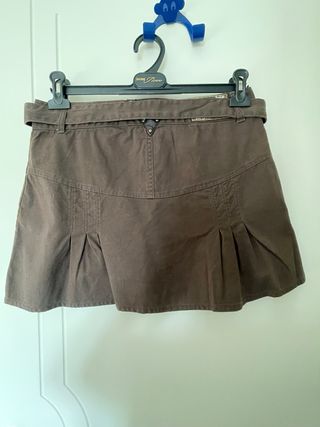 Minifalda marrón con cinturón