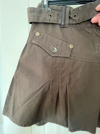 Minifalda marrón con cinturón
