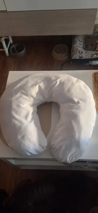 Cojín de lactancia azul con estrellas