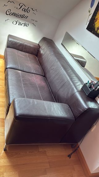 Sofá Polipiel Marrón y Puff