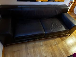 Sofá Polipiel Marrón y Puff