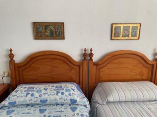 Dos cabeceros de madera maciza