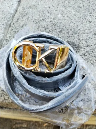 Cinturón Calvin Klein CK Negro y Dorado