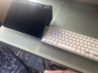 Tablet c/Teclado bluethooth, lápiz cargador  funda