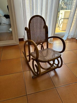 Dolce culla per bambini in rattan e legno