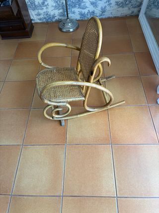 Dolce culla per bambini in rattan e legno