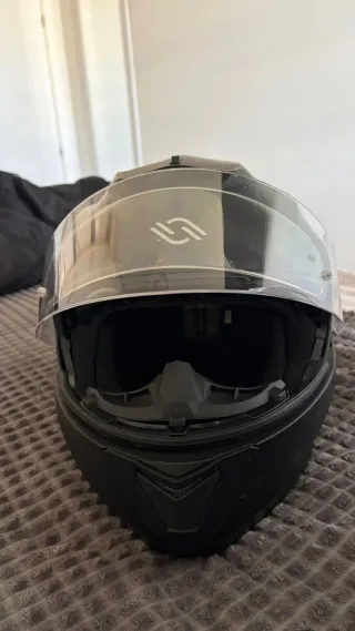 Cazadora, casco y guantes moto