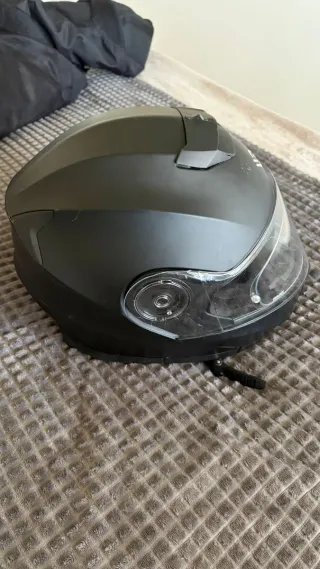 Cazadora, casco y guantes moto