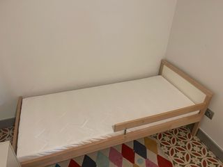 Cama infantil con barrera protectora y colchon