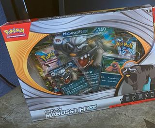 Caja sellada Mabosstiff- 2 sobres Evolving skies