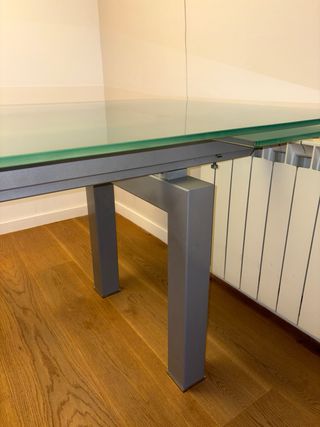 Mesa cristal extensible diseño urge vender