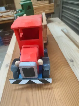 Camiones de madera artesanales