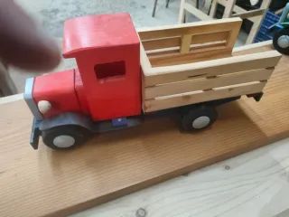 Camiones de madera artesanales
