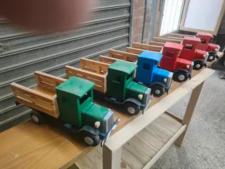 Camiones de madera artesanales