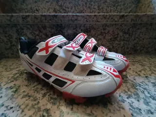 Zapatillas Ciclismo GES talla 45 Blancas y Rojas