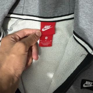 Chaqueta Nike con Capucha - Talla M -  Impecable