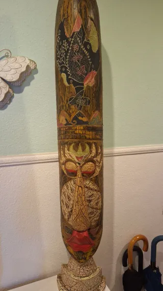 Conjunto de máscaras/figuras de madera artesanal