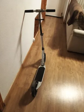 Patinete plegable plateado