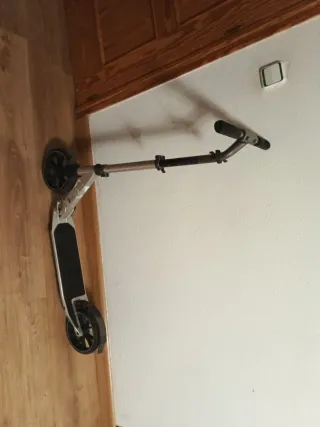 Patinete plegable plateado