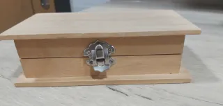 Cajita joyero de madera con cierre plateado