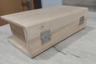 Cajita joyero de madera con cierre plateado