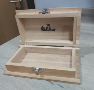 Cajita joyero de madera con cierre plateado