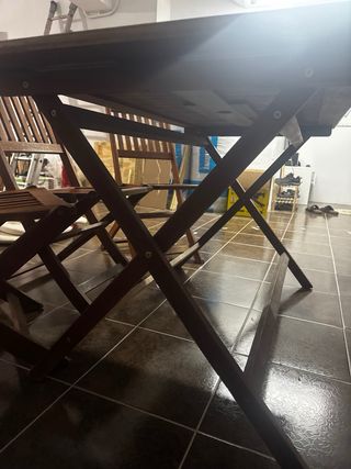 Mesa madera y 3 sillas plegables