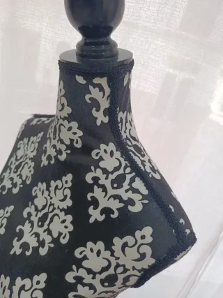 Maniquí de costura estampado damasco