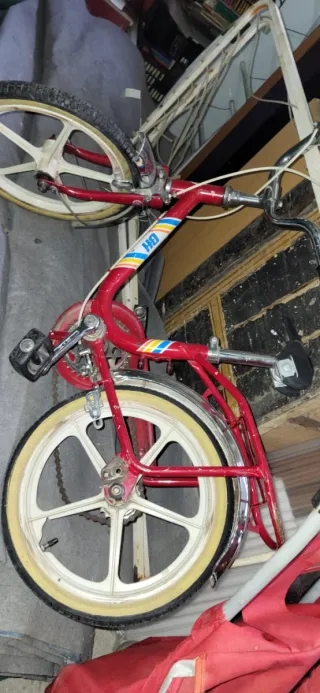 Bicicleta BMX BH Roja, un clásico, vintage