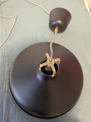 Lámpara IKEA RANARP Negra y Dorada