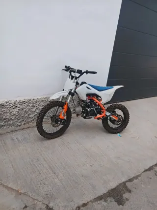 Pit Bike 125cc Semiautomática Naranja/Blanca
