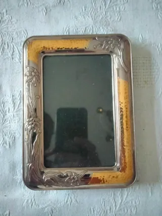 Marco de fotos plateado y dorado