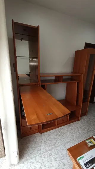 Móvel de cerejeira com vidro