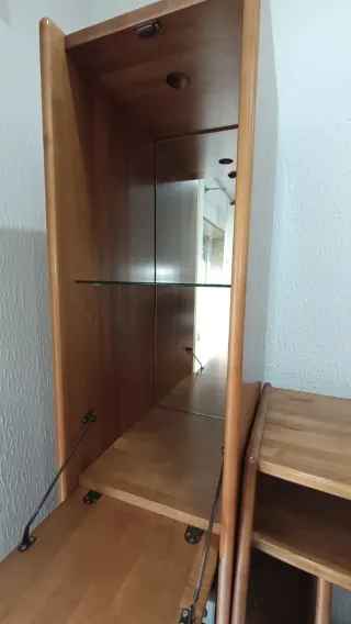 Móvel de cerejeira com vidro