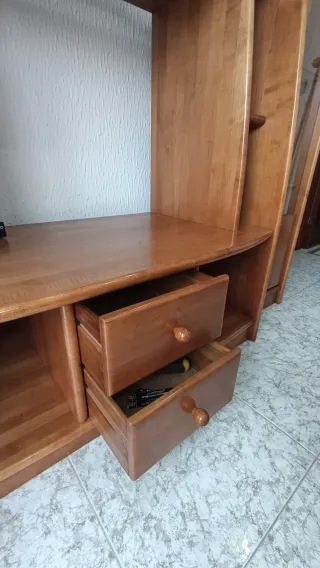 Móvel de cerejeira com vidro