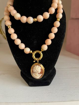 Collar de oro de 18k y  Camafeo de 18k