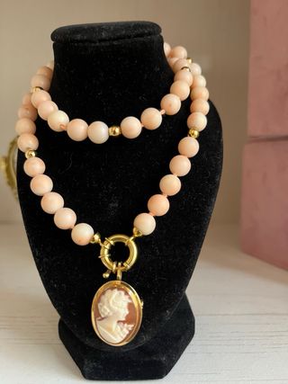 Collar de oro de 18k y  Camafeo de 18k