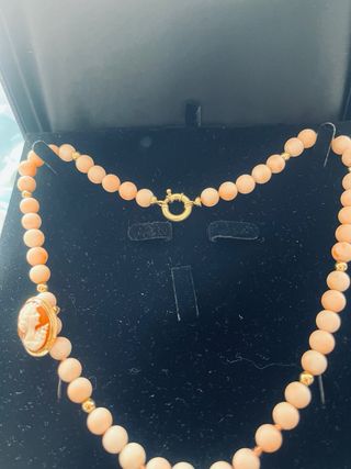 Collar de oro de 18k y  Camafeo de 18k